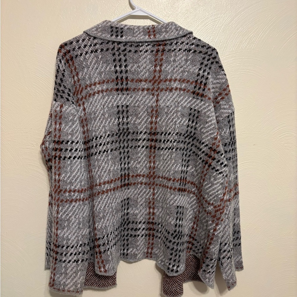 Elegant Plaid Blazer in Gray and Black - Picture 8 of 8